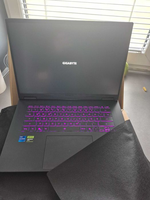 Gigabyte 16 165Hz i7 RTX 5060 16 GB DDR5 1TB Windows 11