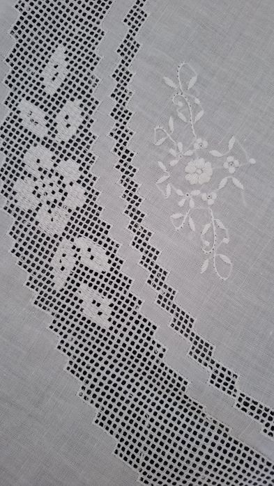 Toalha em linho bordada a mão