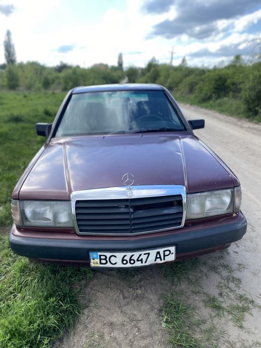 Мерседес 190е на ходу