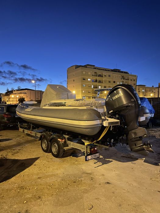 Semi rígido Joker Boat Clubman 24 + atrelado Satellite MX282