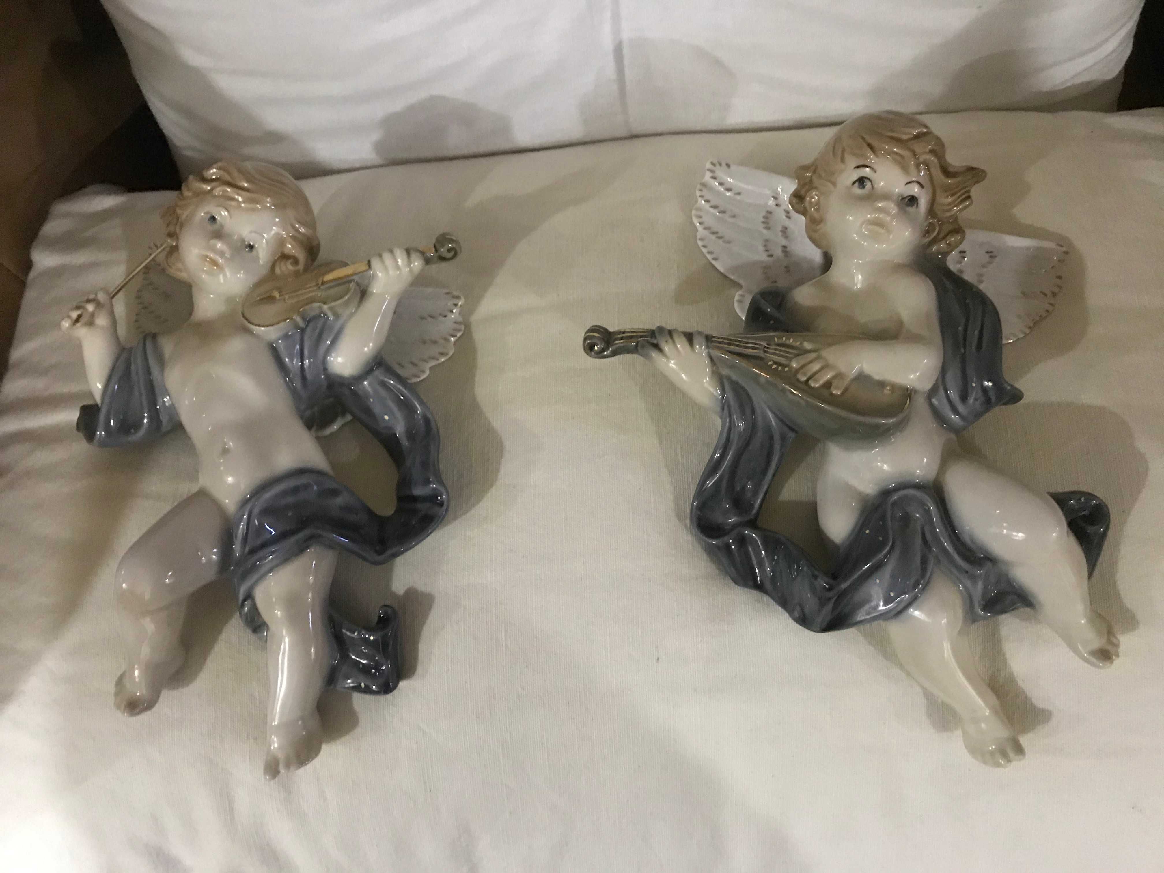 Par de anjos em porcelana