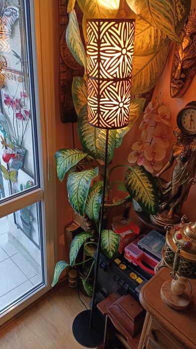 Stara lampa stojąca z PRL