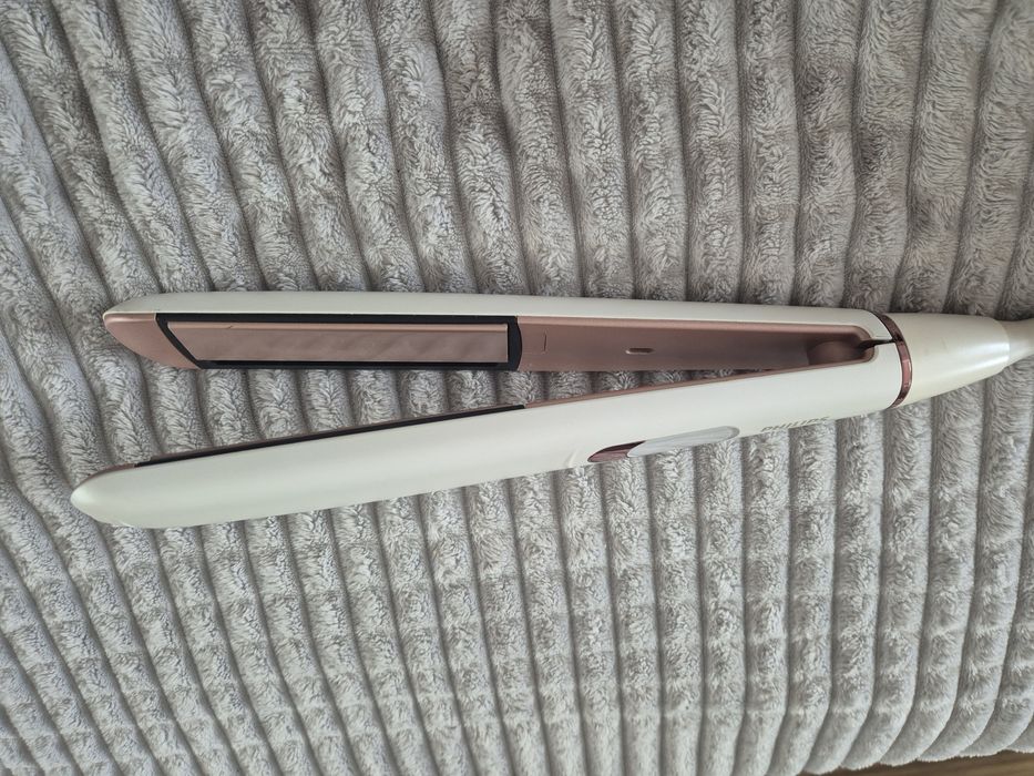 Prostownica SenseIQ BHS830/00