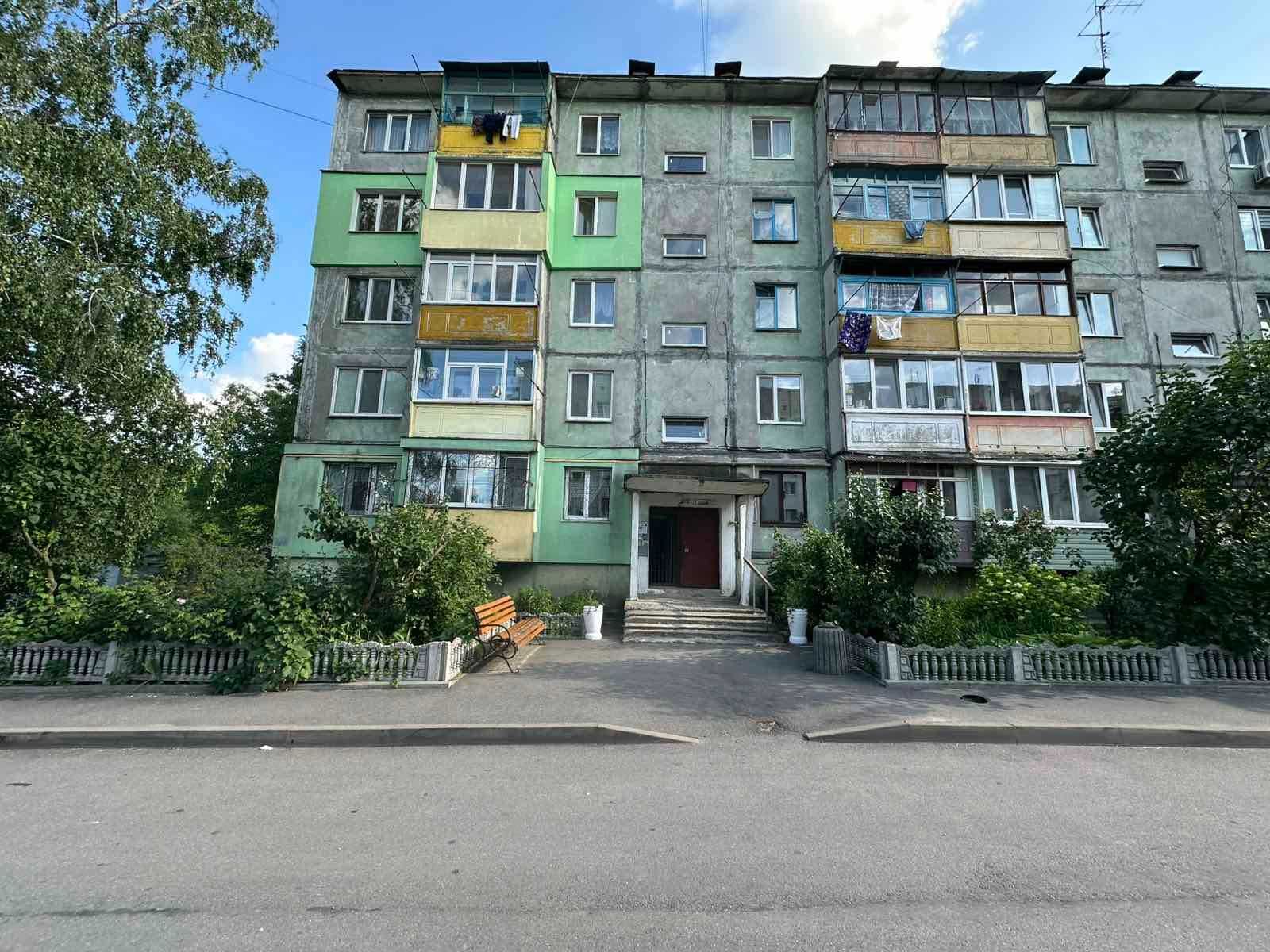 Продаж 3 квартири 2-й поверх, не кутова ,усі кімнати роздільні Тепла