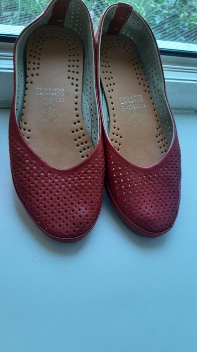 Продам кеды и балетки.