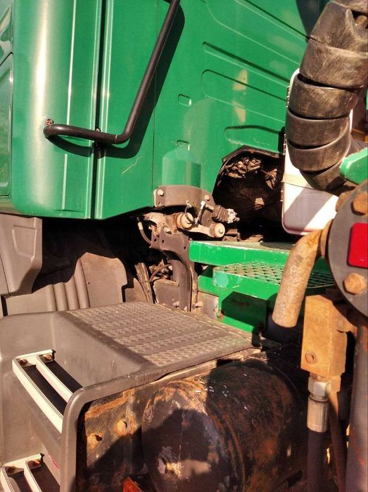 Scania лісовоз з 6х6 маніпулятором