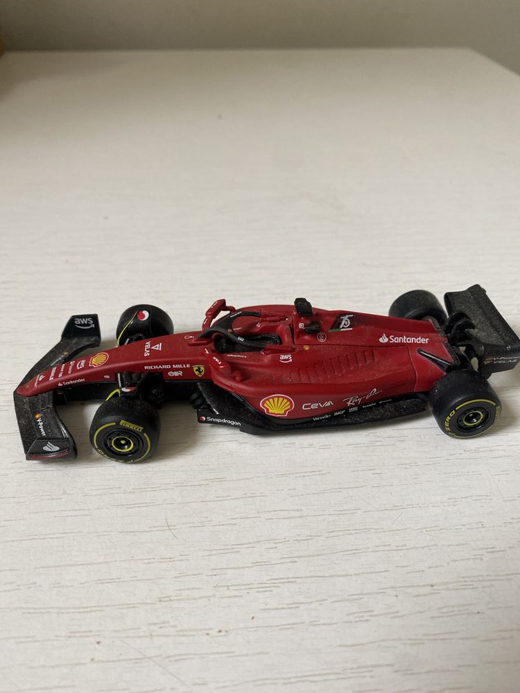 Model Ferrari F1-75 z kolekcji Shell