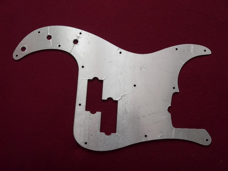 pickguard- płytka maskujaca do basu fender 1980 rok precision bass