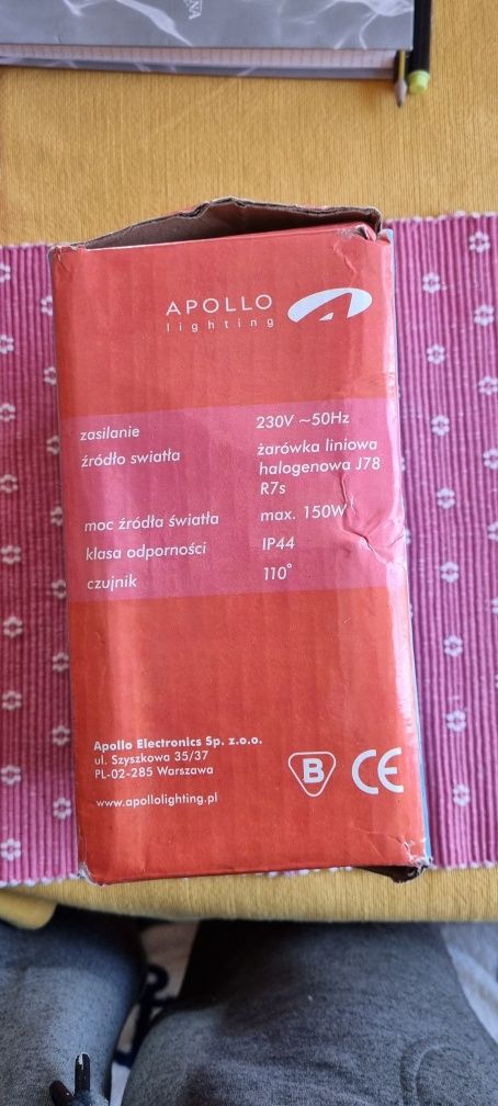 Lampa halogenowa z czujnikiem ruchu