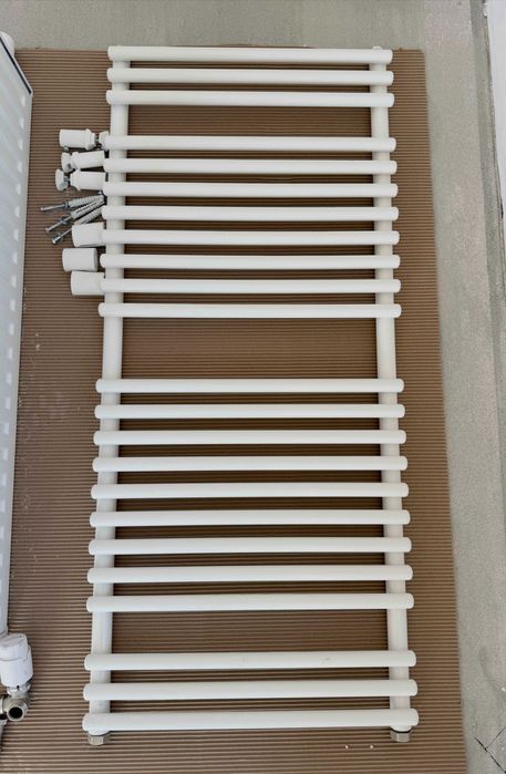 Grzejnik Purmo Santorini - 1134 x 500 mm - 569 W - ZESTAW