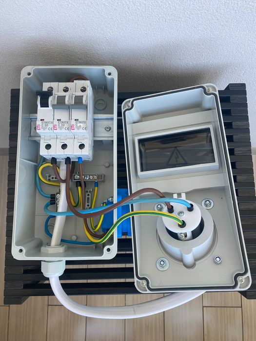 Щит для зарядки електромобіля з дод. розеткою (230В_Ком 7,3 кВт+2 кВт)