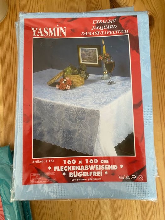 nowy obrus błękitny 160x160