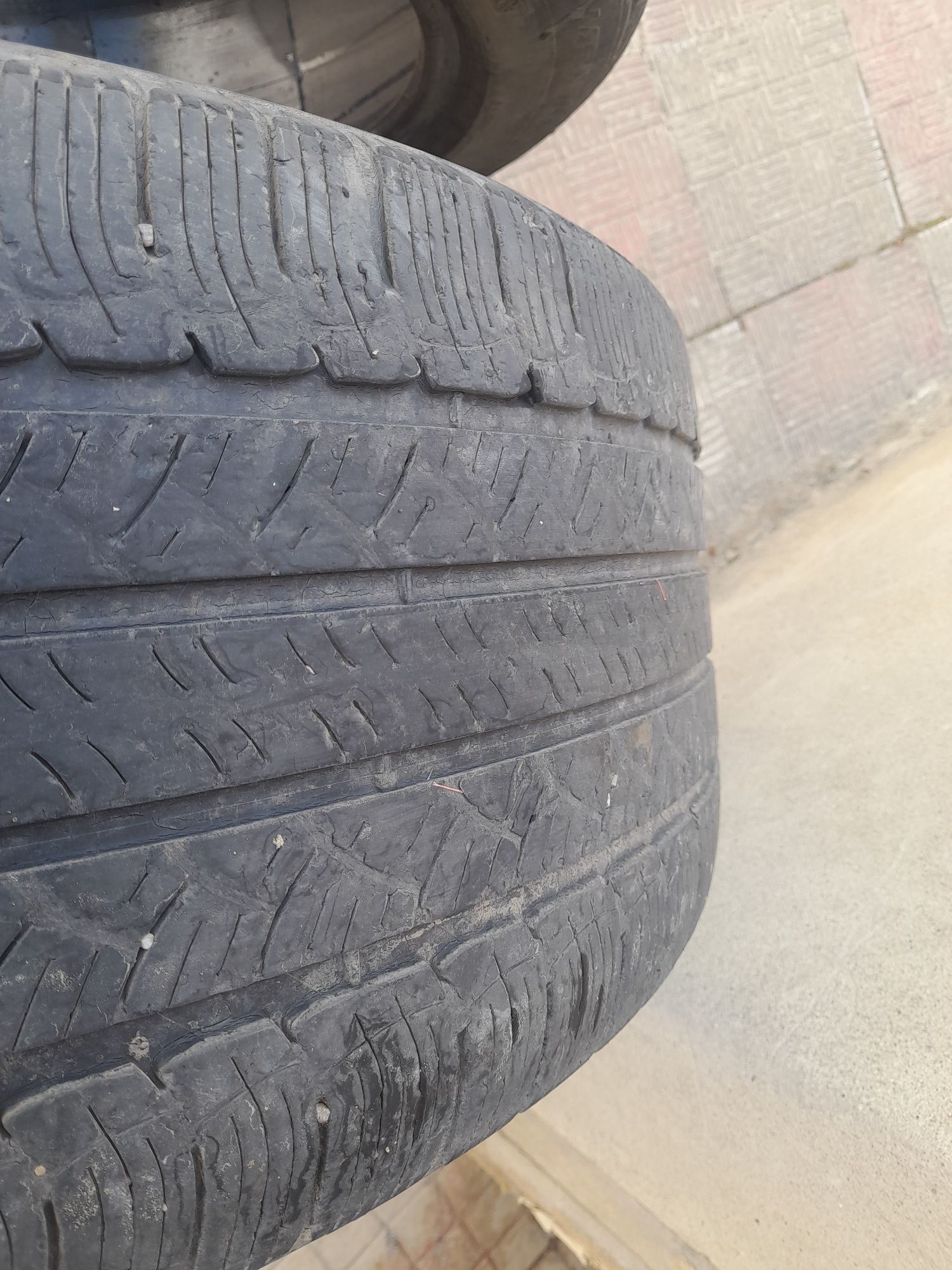 Продам резину 275/45 r19