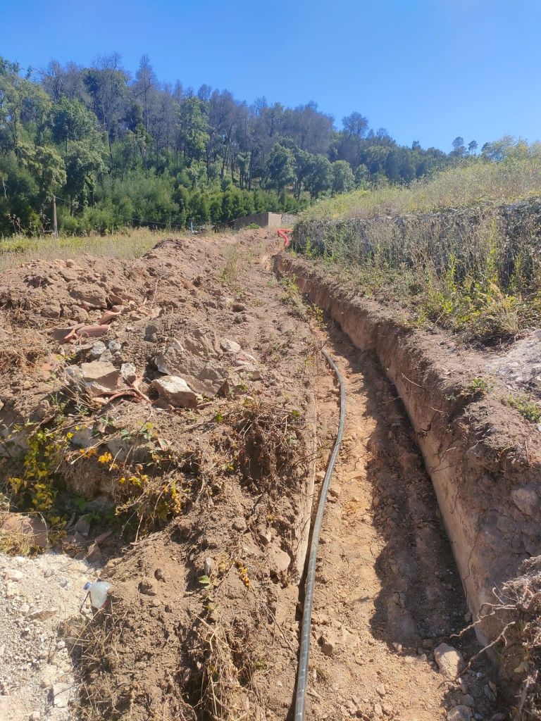 Escavações, limpezas terrenos, valas, piscinas, fossas.