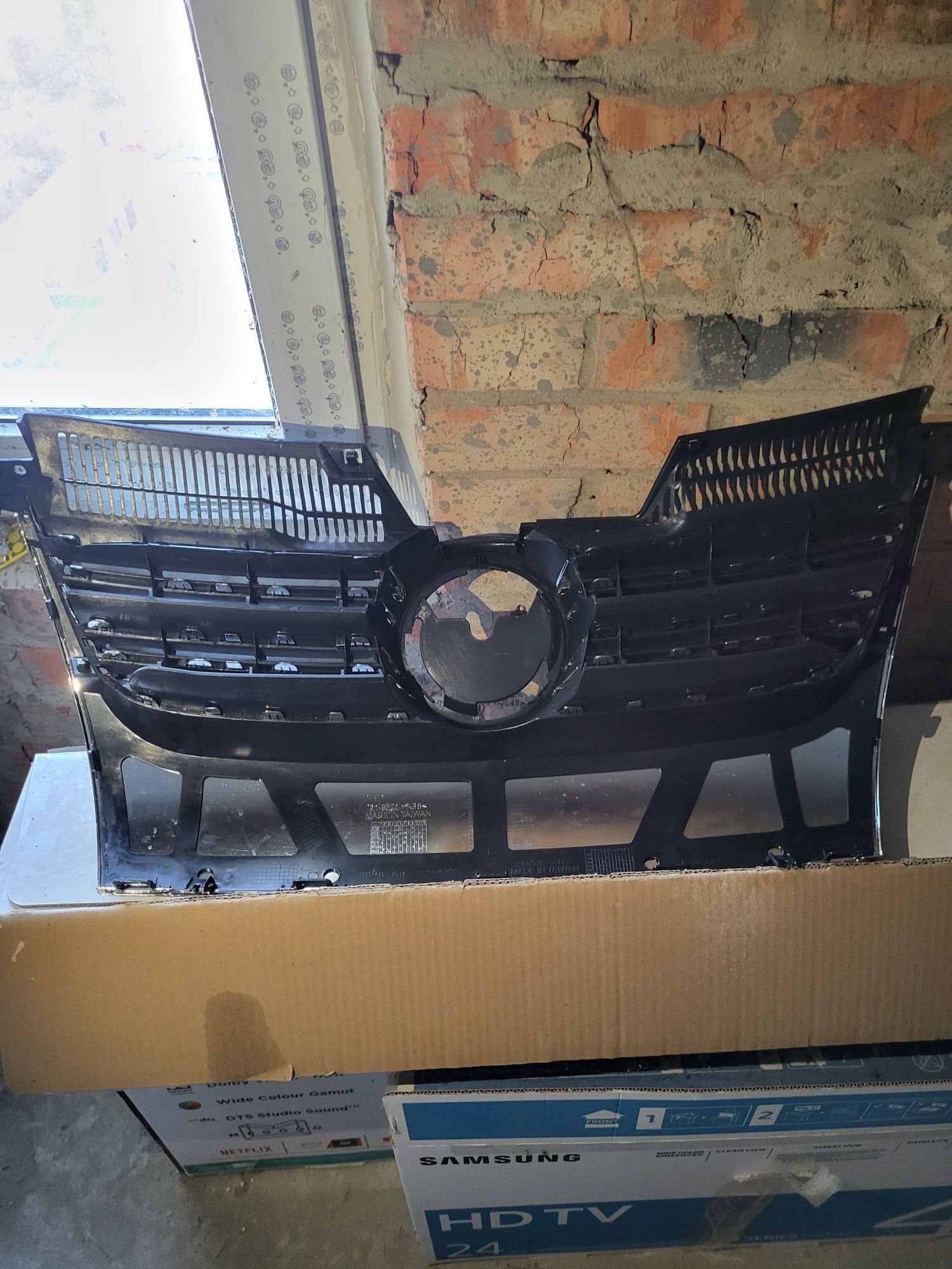 Решітка радіатора Фольксваген  VW Golf 5+