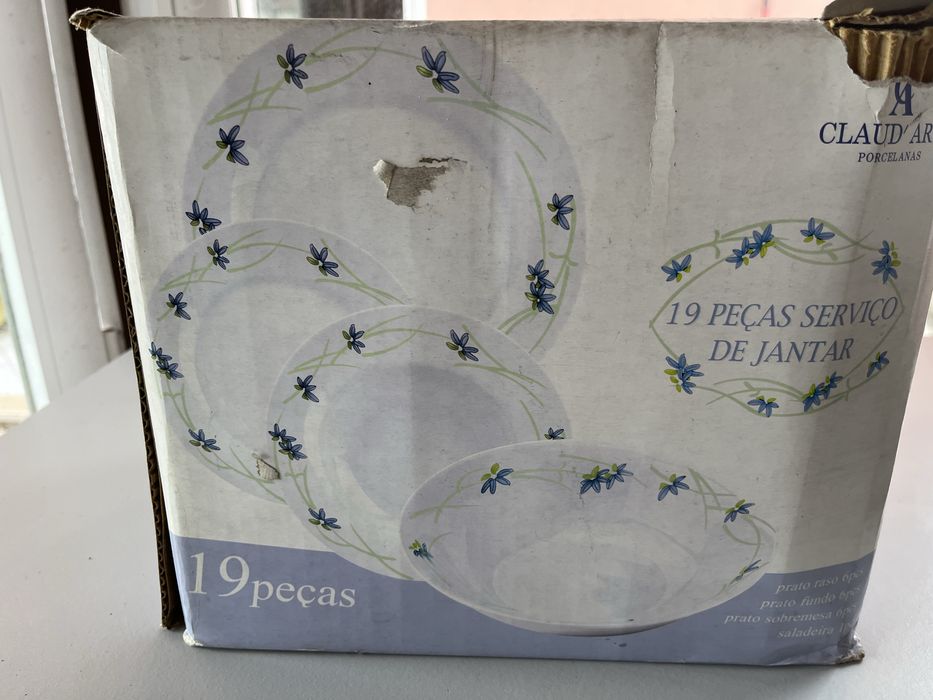 Serviço de jantar de 19 peças novo