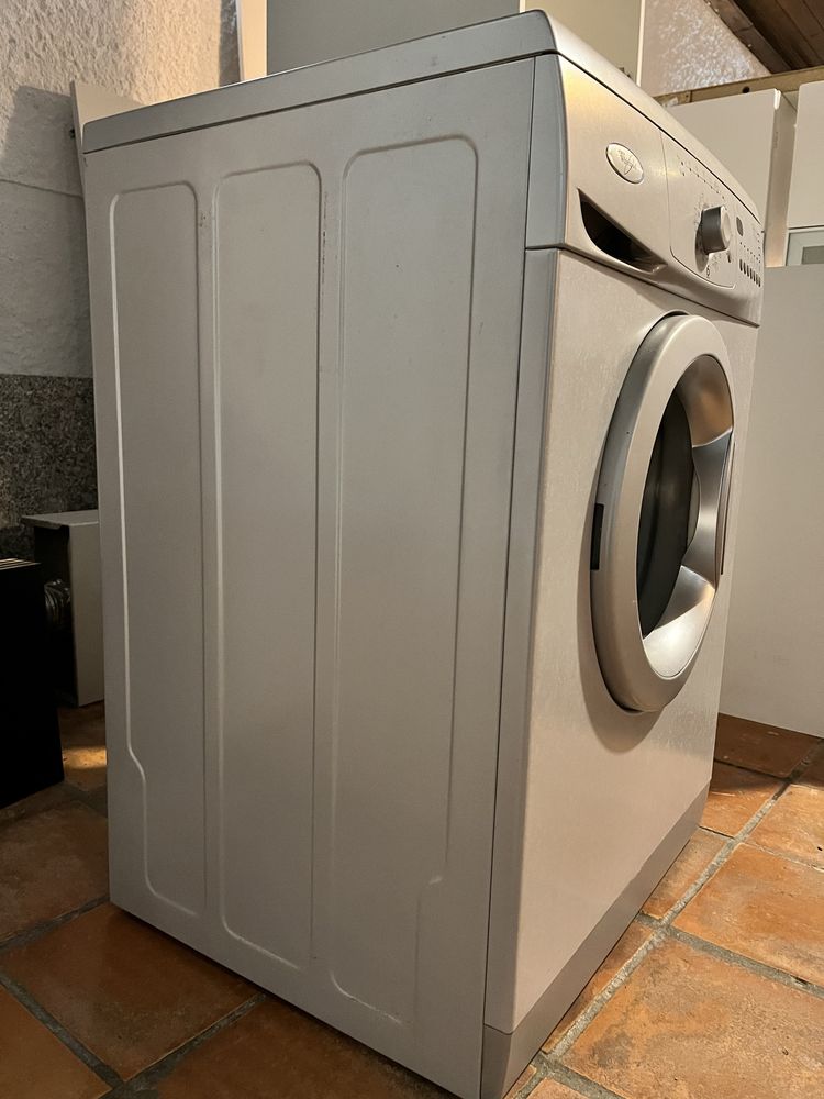 Máquina de lavar roupa 6kg Whirlpool AWO/D 6507/S