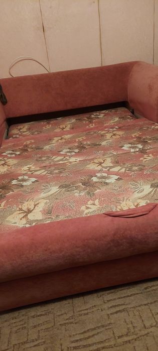 Диван-кровать в хорошем состоянии