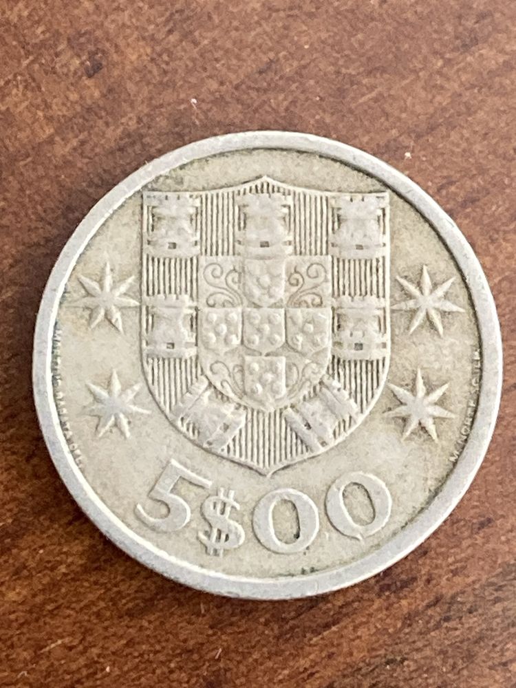 3 moedas de 5 escudos (1964, 1966 e 1967); oferta moeda 1984