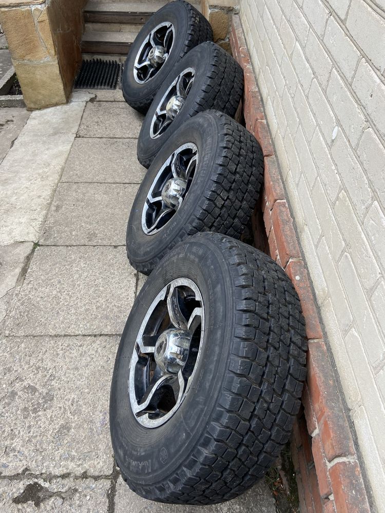 Продам колеса 235/75R15 Нива, Уаз, Suzuki, Кia и т.д.