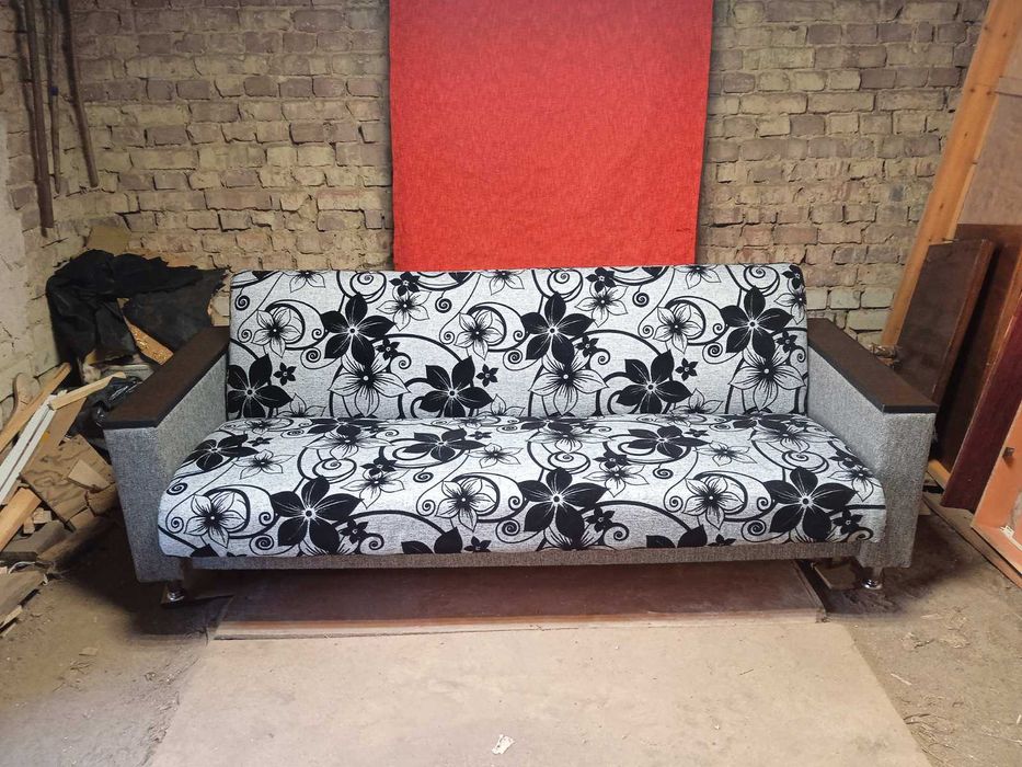 Не розкладний диван