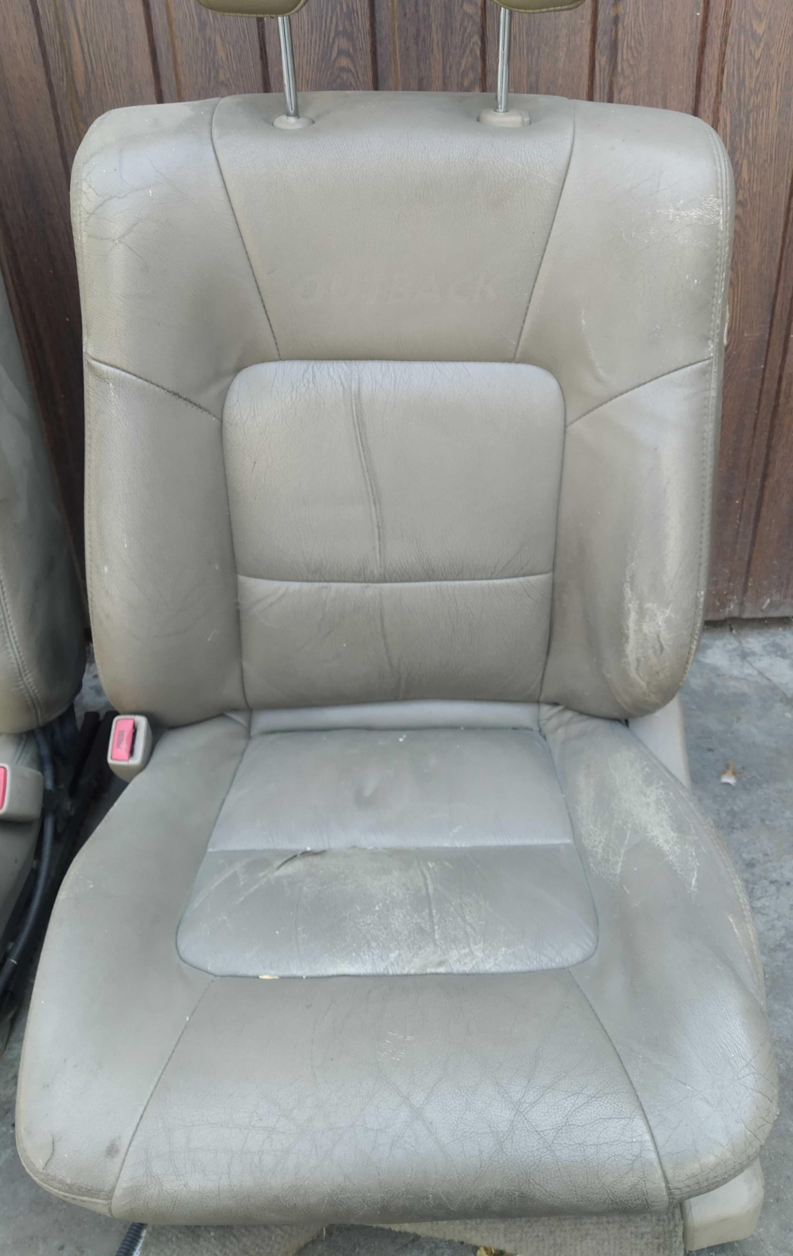 Продаються передні два крісла від субару аутбек 2001 Subaru Outback