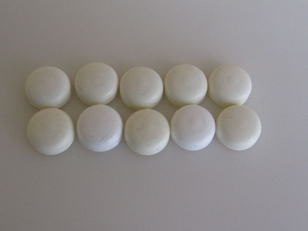 Zaślepki plastikowe na wkręty kolor biały szt 10 komplet z PRL-u