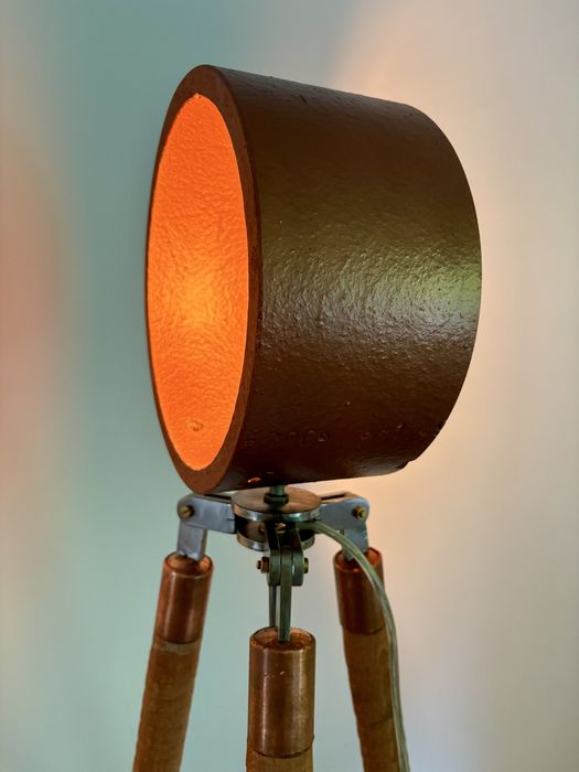 Stojąca lampa ceramiczna na statywie loft