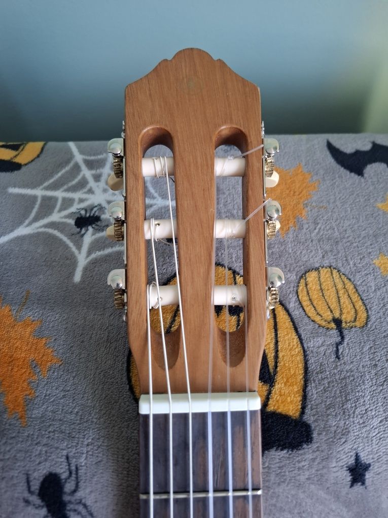 Sprzedam gitara klasyczna yamaha