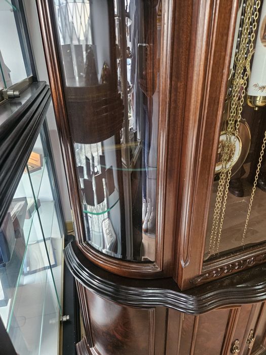 Relógio de sala  de caixa longa, pé alto com móvel