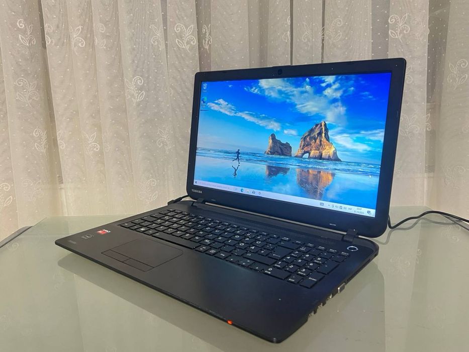 Ноутбук Toshiba Satellite / AMD A4-6210 / 6 ГБ / 1 ТБ HDD