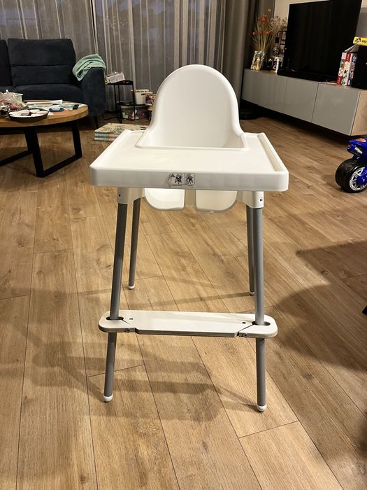 Krzeselko do karmienia Ikea z podnozkiem