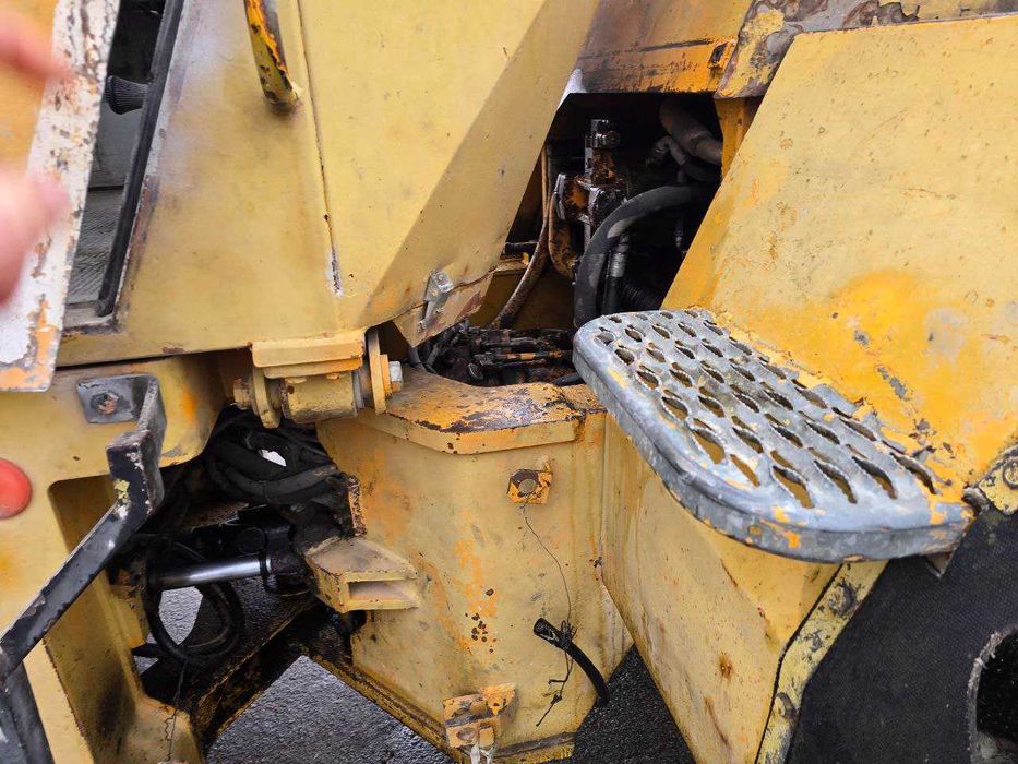 Фронтальний навантажувач LIEBHERR L521