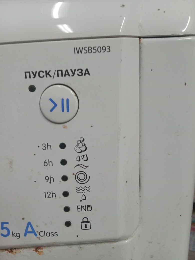 Продам стиральную машину Indesit IWSB5093