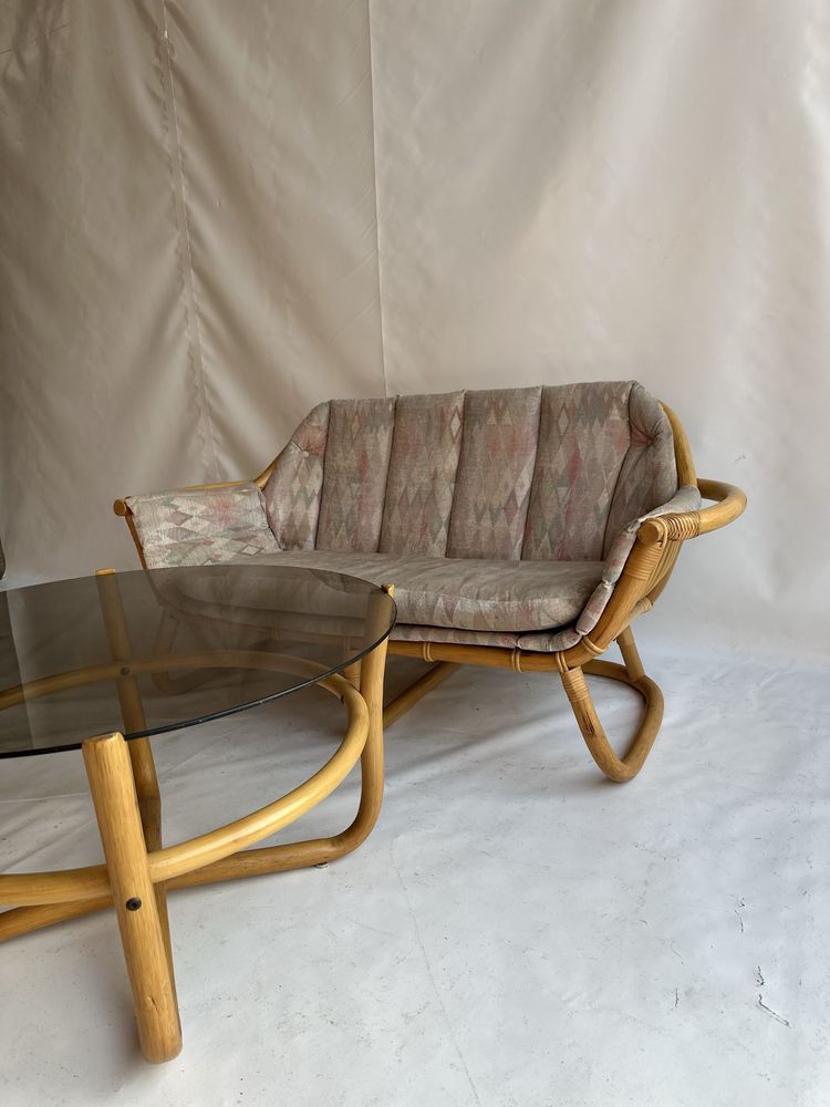 Zestaw mebli - sofa i stolik