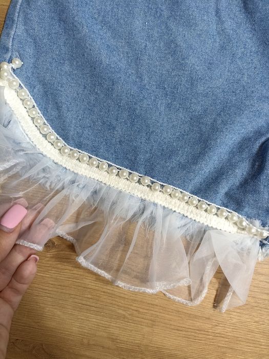 Jeansowe krótkie spodenki rozmiar 140