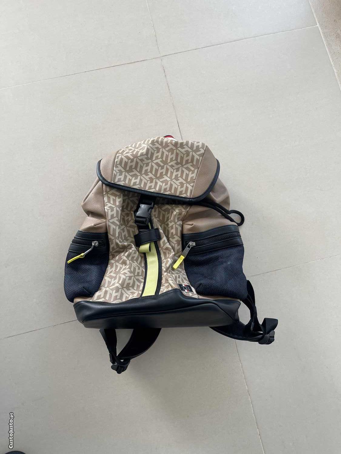 Mochila THOMMY HILFIGER bege couro sintético