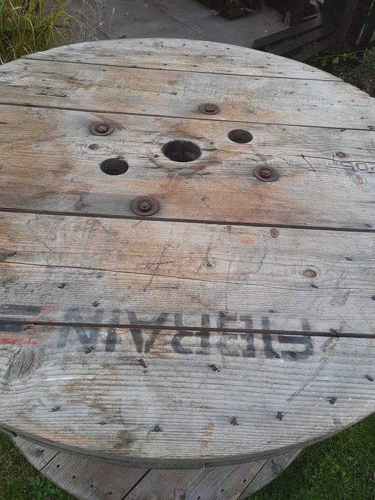 Sprzedam stół , szpulę drewnianą (bęben)  duża