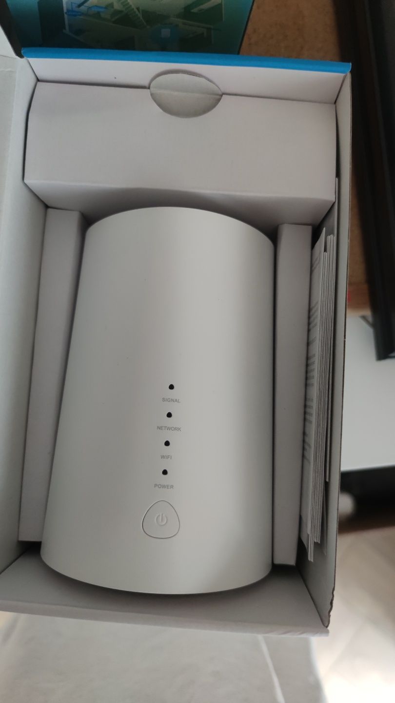 NOWY Router Alcatel link hub LTE cat7 model HH71V1