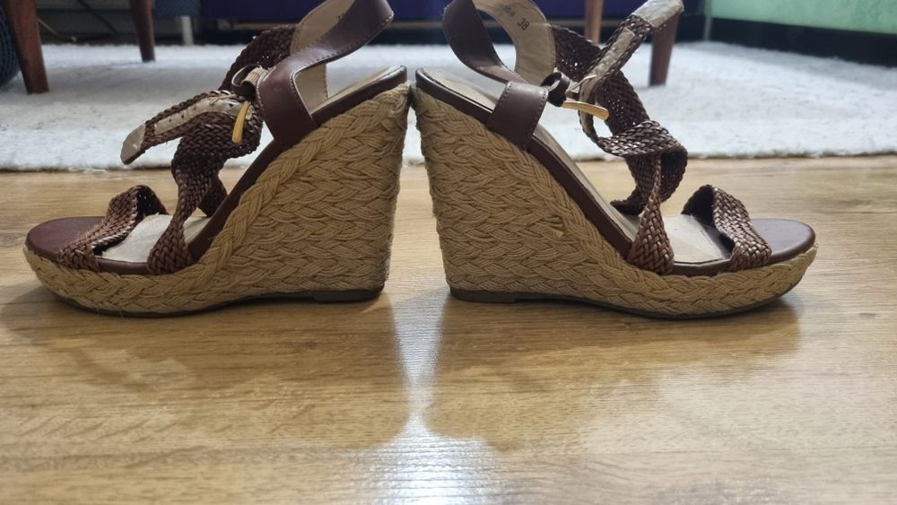 Sandały na koturnie Reserved Rozmiar 38 skórzane