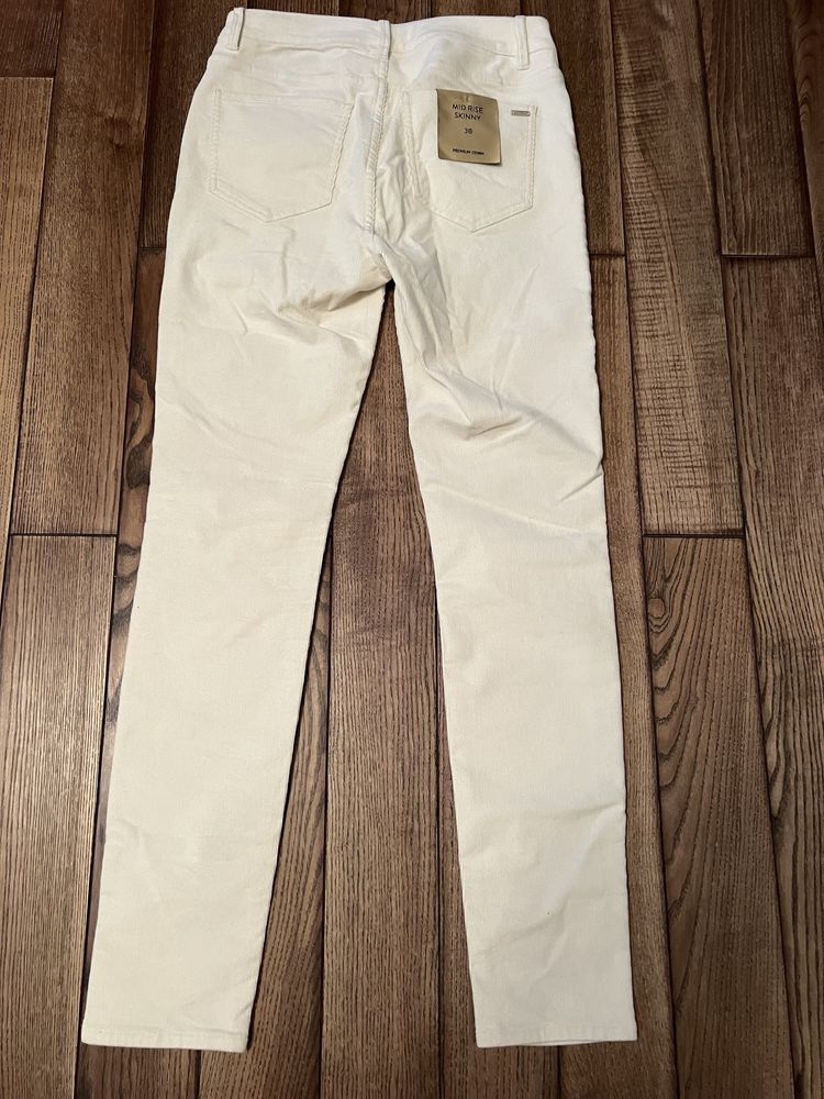 Новые джинсы скинни молочного цвета Massimo dutti 36 р