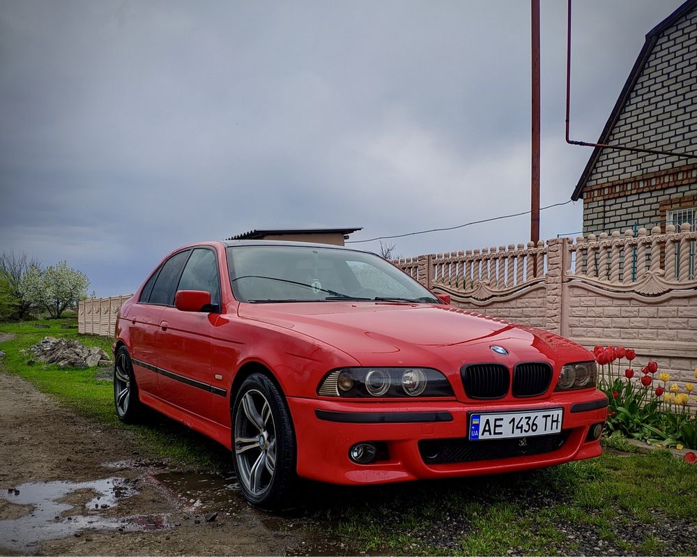 Продам BMW E39 523I