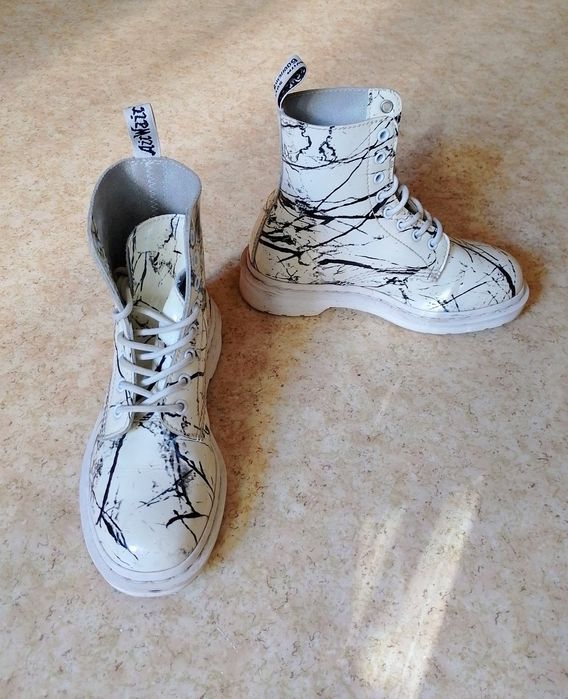 Ботинки берцы Доктор Мартинс. PASCAL MARBLE in White Dr. Martens