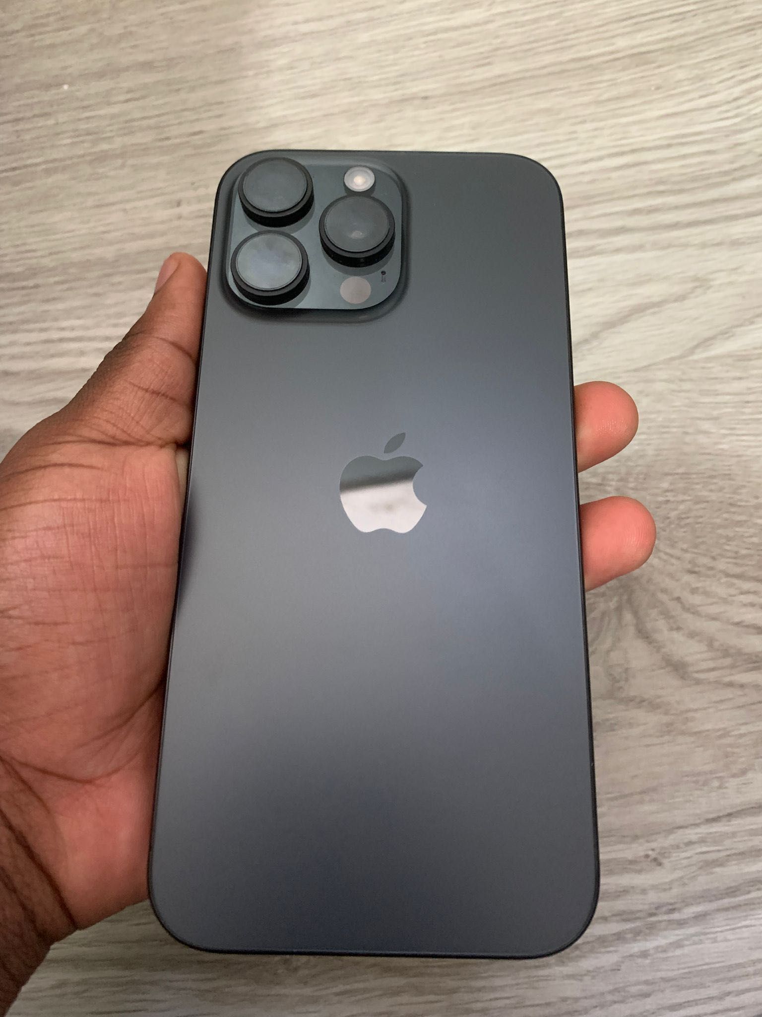 iPhone 16 pro Max.