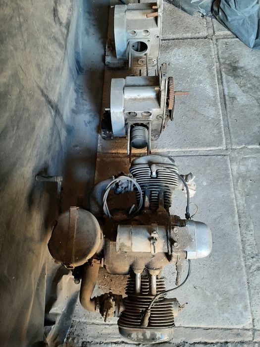 Продам Ураловський двигун у робочому стані.