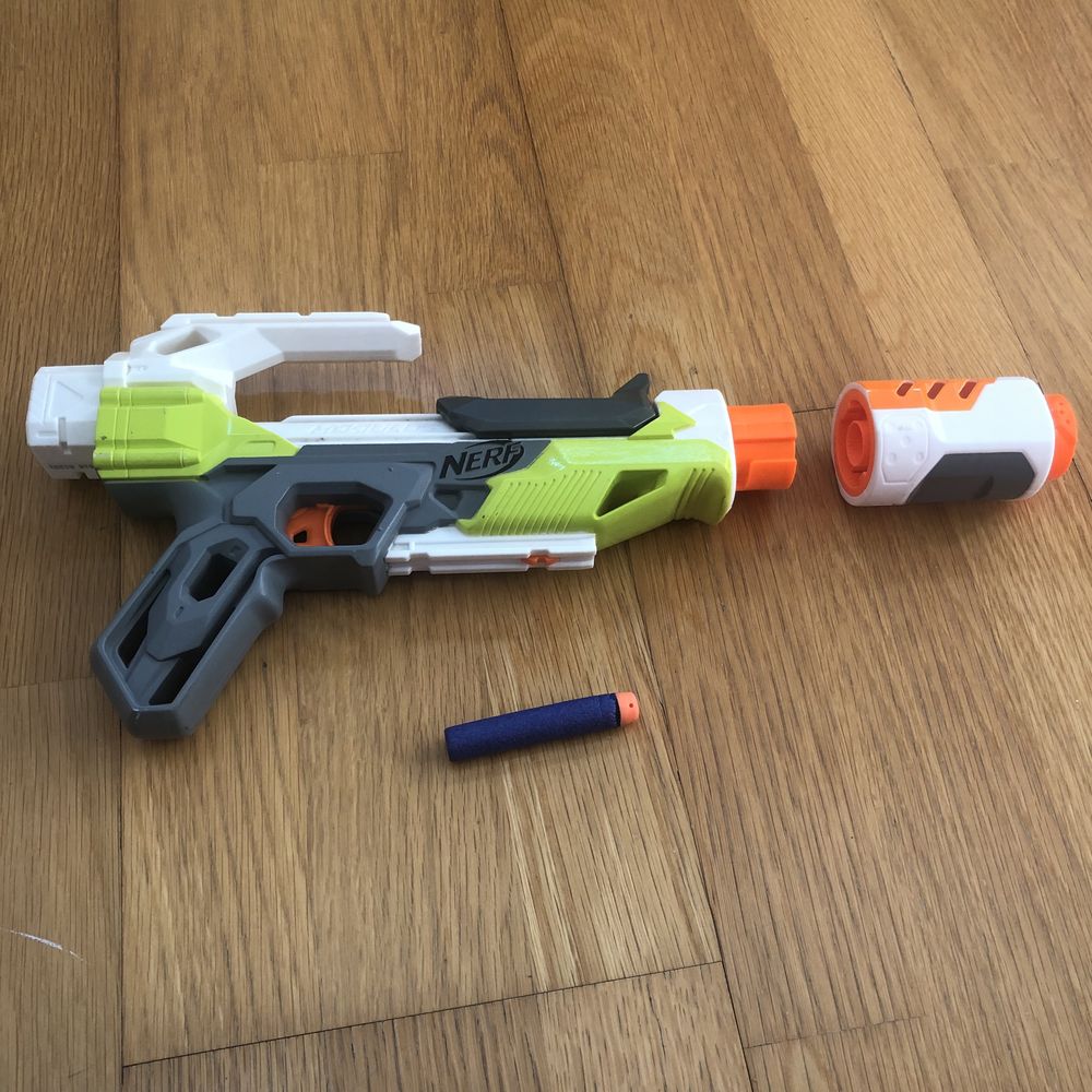 Nerf, pistola com supressor