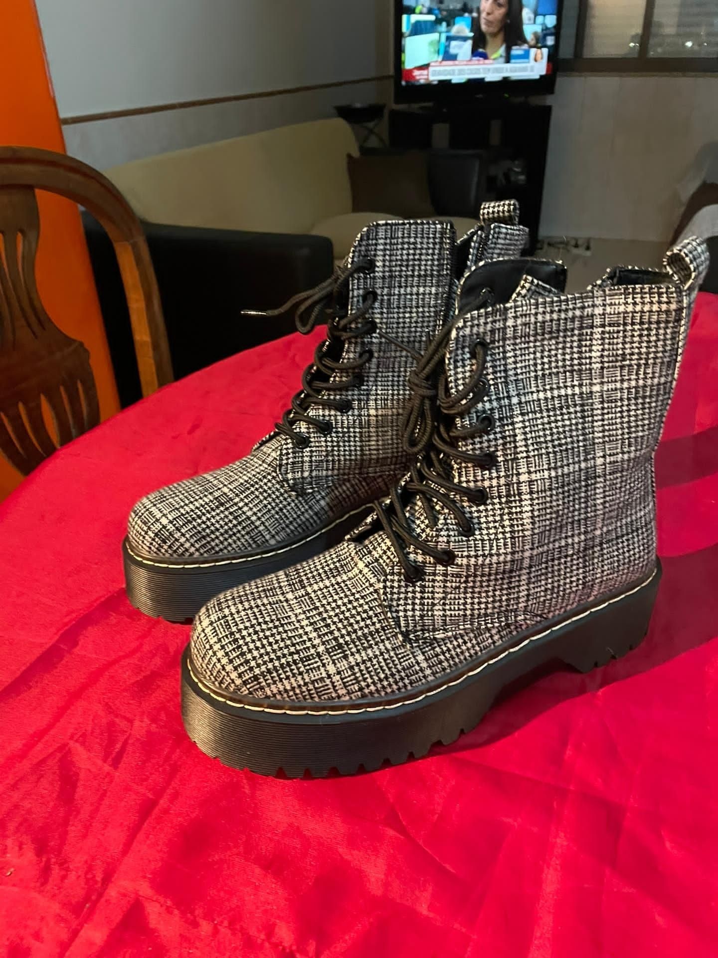 Botas novas  tamanho 40