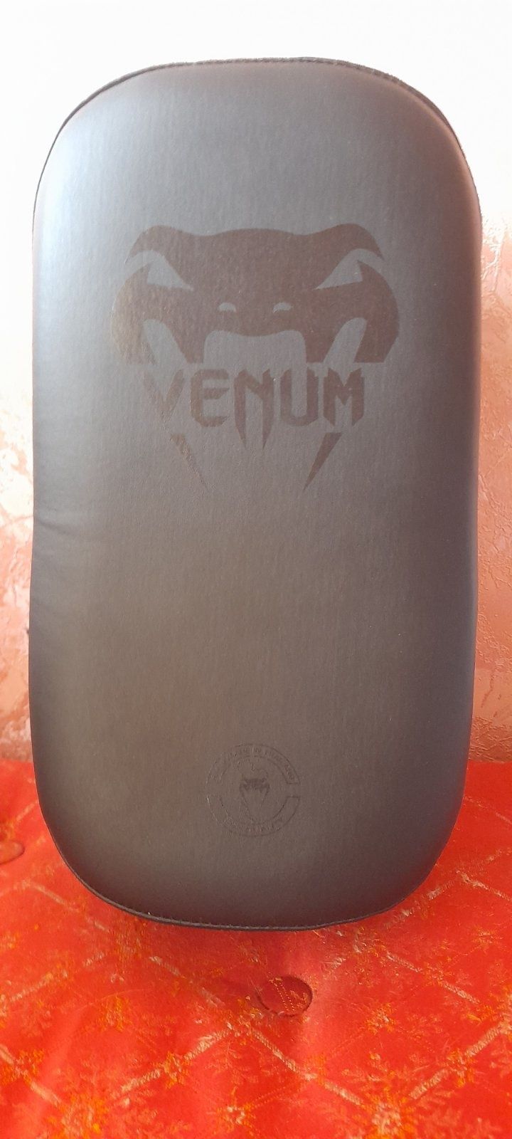 Лапа,макивара Venum изогнутая для бокса,единоборств  новая