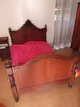 Cama antiga em mogno