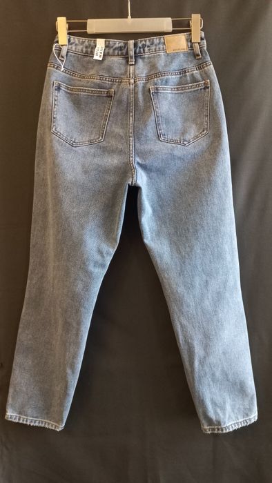 Джинсы женские,светлые.Размер 38.Модель МОМ.Бренд HOUSE Состав cotton.